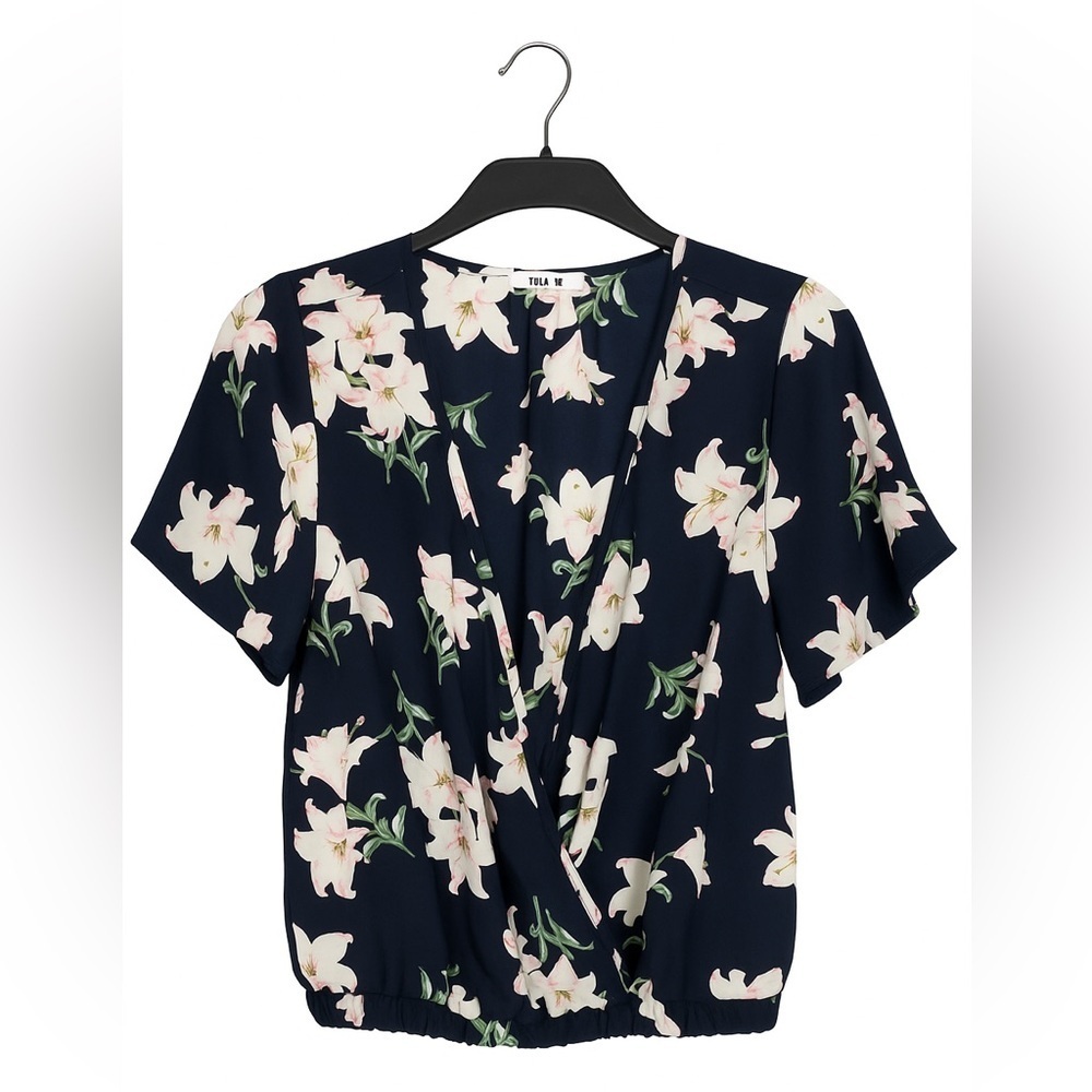 Sienna Sky Women’s Navy Floral Top – Size Medium. Deep V-Neck. Cuffed Bottom.